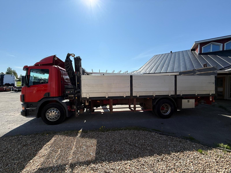 Scania P94D - Dropside/ Flatbed truck, Crane truck: picture 4 Scania P94D - Dropside/ Flatbed truck, Crane truck: picture 4