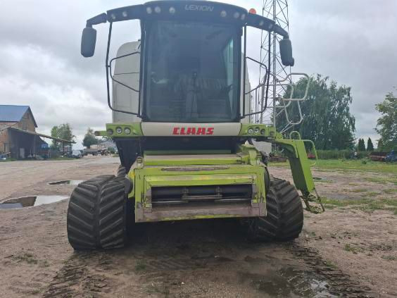 CLAAS LEXION 670 - Combine harvester: picture 1 CLAAS LEXION 670 - Combine harvester: picture 1