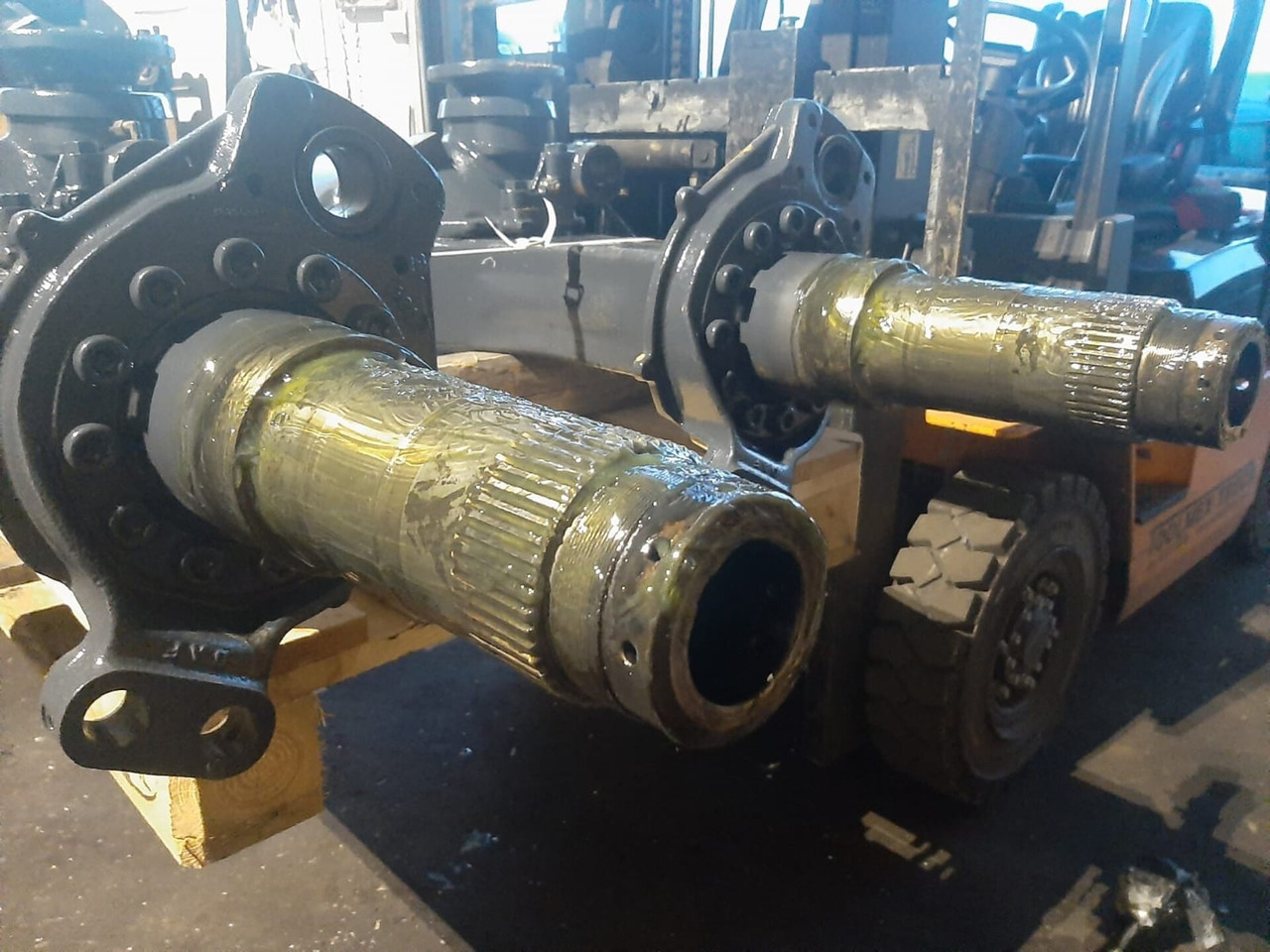 DAF ACHTERAS BEHUIZING GEBRUIKT 6x4 8x4 1324709 - Rear axle for Truck: picture 2 DAF ACHTERAS BEHUIZING GEBRUIKT 6x4 8x4 1324709 - Rear axle for Truck: picture 2