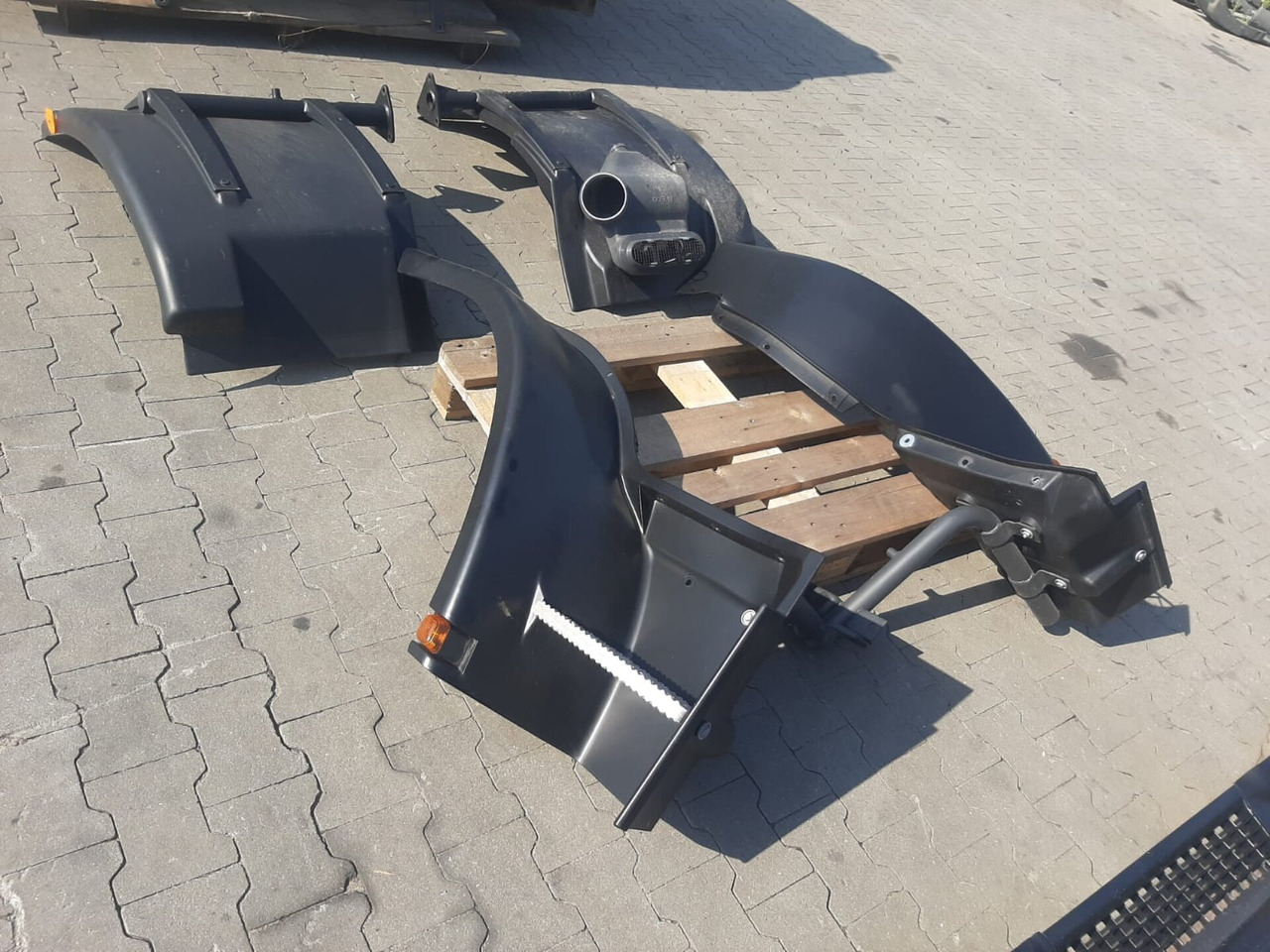 IVECO EUROCARGO 150-280 EURO 5-6 CABINE 4X4 NIEUW HANDMATIG 000135 - Cab for Truck: picture 3 IVECO EUROCARGO 150-280 EURO 5-6 CABINE 4X4 NIEUW HANDMATIG 000135 - Cab for Truck: picture 3