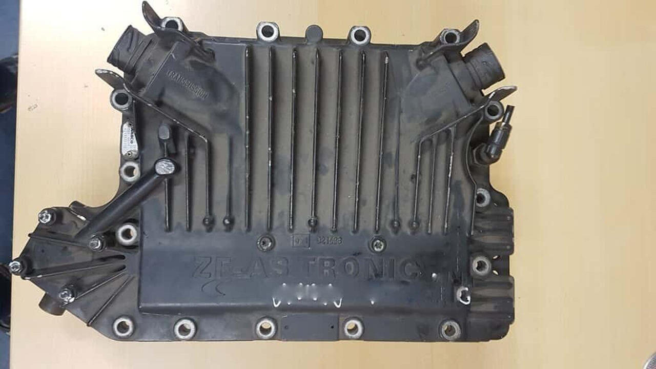 MAN TGA D20 ASTRONIC ZF 12AS2301 1T Schakeldeksel 6009274069 - Dashboard for Truck: picture 1 MAN TGA D20 ASTRONIC ZF 12AS2301 1T Schakeldeksel 6009274069 - Dashboard for Truck: picture 1