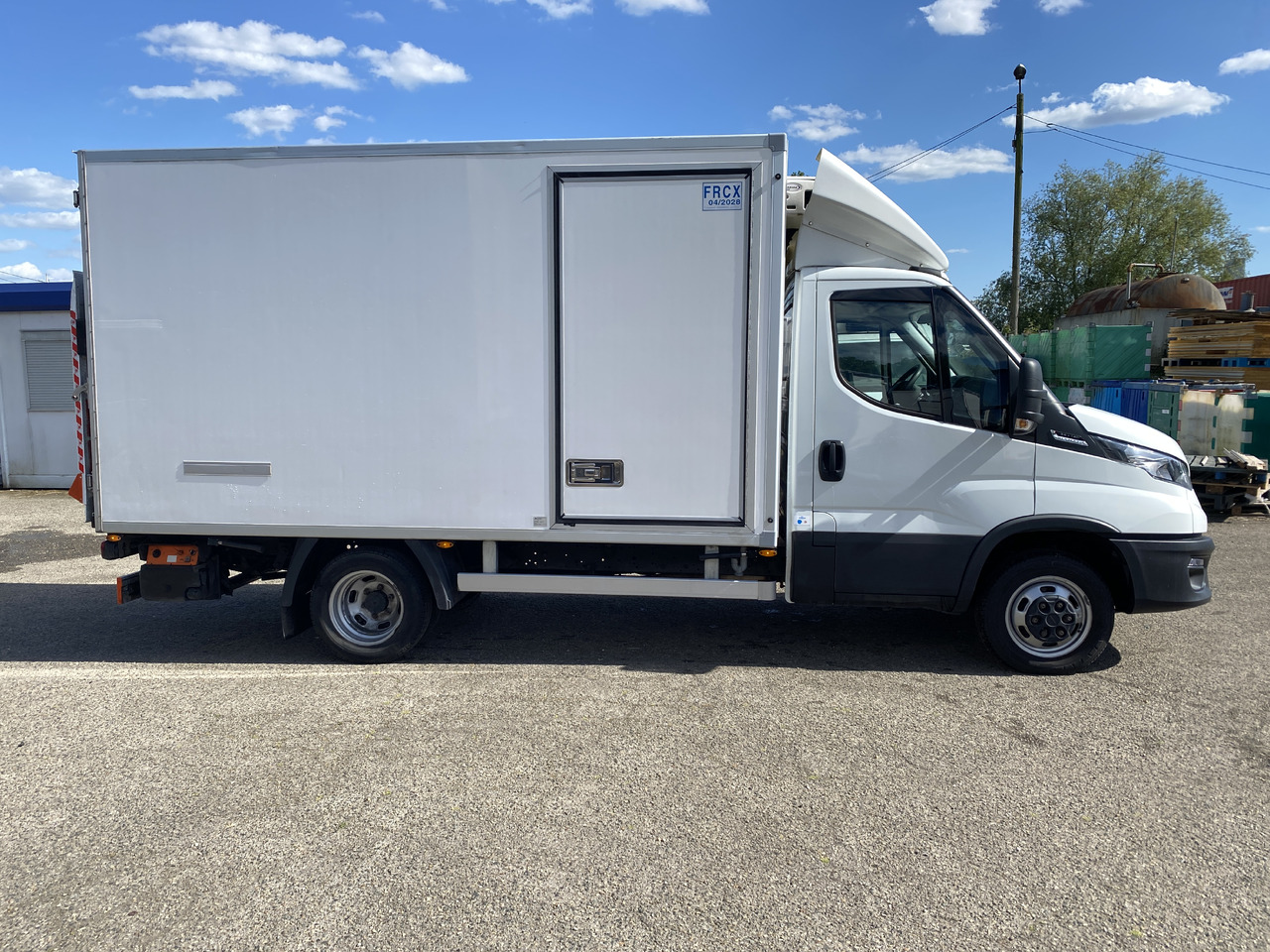 IVECO daily frigo boite auto hayon - Refrigerated van: picture 2 IVECO daily frigo boite auto hayon - Refrigerated van: picture 2