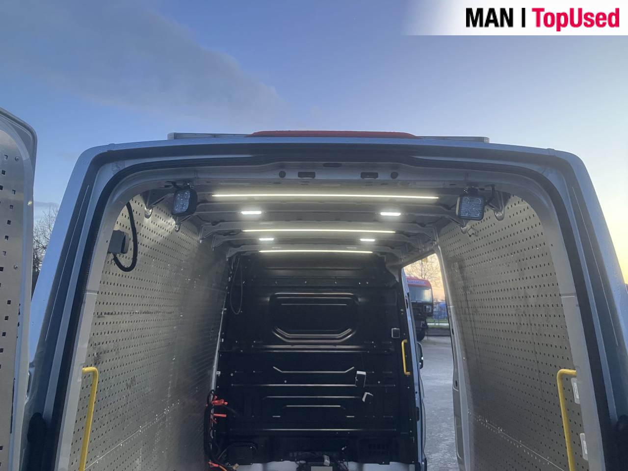 Panel van MAN TGE 3.180 4X2F SB: picture 6