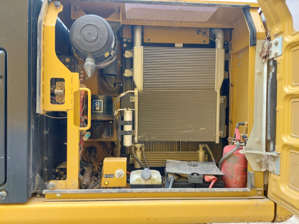 Crawler excavator CATERPILLAR 316FL: picture 9