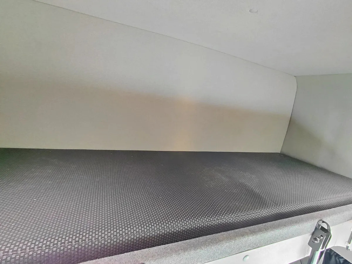 2017 Renault D12 4×2 Double Sleeper Curtainsider - Curtainsider truck: picture 2 2017 Renault D12 4×2 Double Sleeper Curtainsider - Curtainsider truck: picture 2