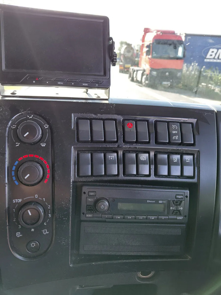 2019 Renault D 18T - Box truck: picture 2 2019 Renault D 18T - Box truck: picture 2