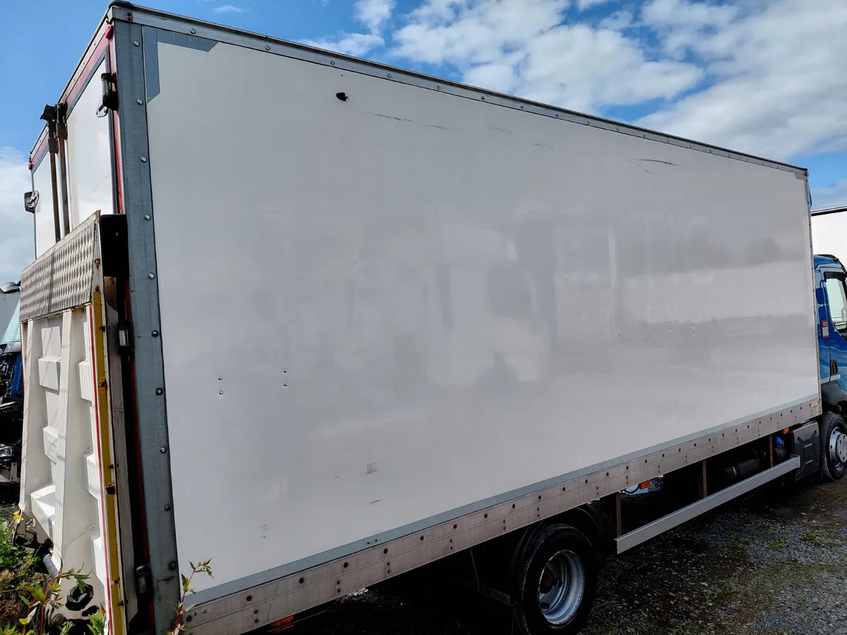 2019 Renault D12 (choice) - Box truck: picture 3 2019 Renault D12 (choice) - Box truck: picture 3