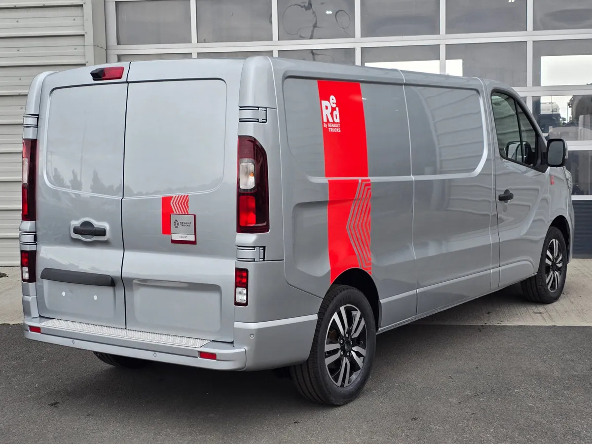NEW Renault Trafic Exclusive 170BHP/150BHP Manual Silver - Panel van: picture 2 NEW Renault Trafic Exclusive 170BHP/150BHP Manual Silver - Panel van: picture 2