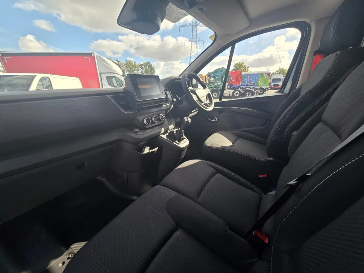 NEW Renault Trafic Exclusive 170BHP/150BHP Manual White - Panel van: picture 2 NEW Renault Trafic Exclusive 170BHP/150BHP Manual White - Panel van: picture 2