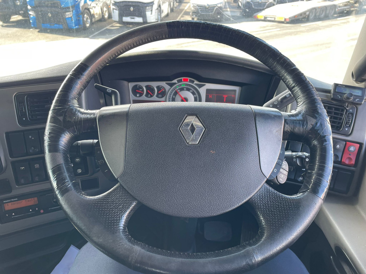 Tractor unit 2012 Renault Magnum 480 DXI: picture 10