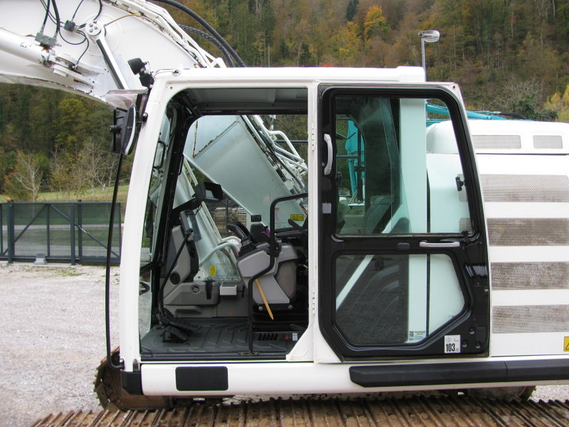 Crawler excavator CATERPILLAR 320E LRR with 4 tools: picture 21