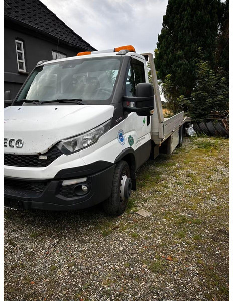 Iveco Daily 70C17 - Car transporter + crane - Autotransporter truck: picture 1 Iveco Daily 70C17 - Car transporter + crane - Autotransporter truck: picture 1