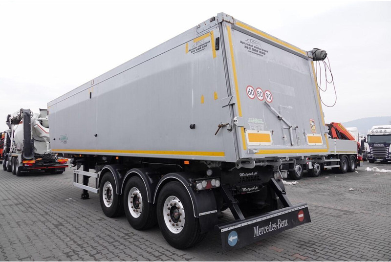 Janmil WYWROTKA / 42 m3 / TYŁ KLAPA / SAF / OŚ PODNOSZONA / ALUFELGI / - Tipper semi-trailer: picture 3 Janmil WYWROTKA / 42 m3 / TYŁ KLAPA / SAF / OŚ PODNOSZONA / ALUFELGI / - Tipper semi-trailer: picture 3