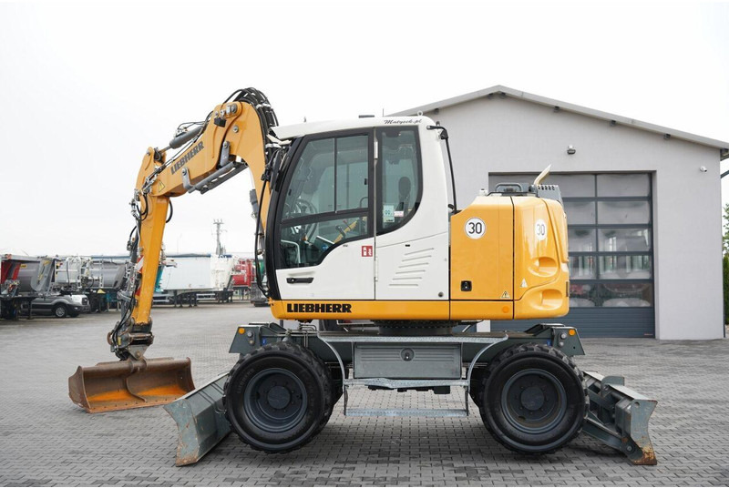 Liebherr 910 COMPACT LITRONIC / KOPARKA KOŁOWA / KLIMATYZACJA / KAMERA - Wheel excavator: picture 2 Liebherr 910 COMPACT LITRONIC / KOPARKA KOŁOWA / KLIMATYZACJA / KAMERA - Wheel excavator: picture 2