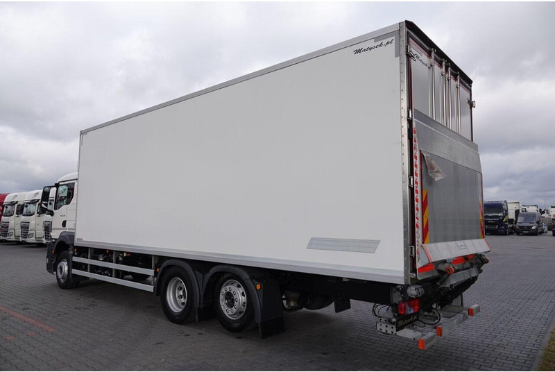 MAN TGS 26.360 / 6x2 / CHŁODNIA -8,2 M / AGREGAT CARRIER SUPRA 850 / - Refrigerator truck: picture 5 MAN TGS 26.360 / 6x2 / CHŁODNIA -8,2 M / AGREGAT CARRIER SUPRA 850 / - Refrigerator truck: picture 5