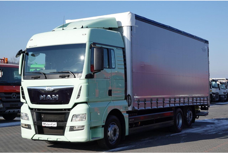 MAN TGX 26.440 / 6x2 / FIRANKA - 8,15 m / SOLÓWKA / WINDA ZAŁADOWCZA - Curtainsider truck: picture 2 MAN TGX 26.440 / 6x2 / FIRANKA - 8,15 m / SOLÓWKA / WINDA ZAŁADOWCZA - Curtainsider truck: picture 2