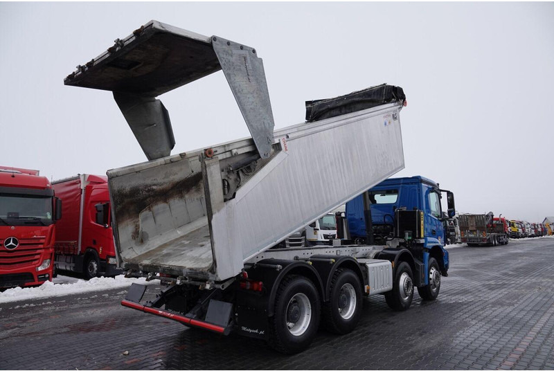 Mercedes-Benz AROCS 3243 / 8x4 / WYWROTKA 20m3 / TYLNOZSYP / EURO 6 / OPONY 10 - Tipper: picture 4 Mercedes-Benz AROCS 3243 / 8x4 / WYWROTKA 20m3 / TYLNOZSYP / EURO 6 / OPONY 10 - Tipper: picture 4