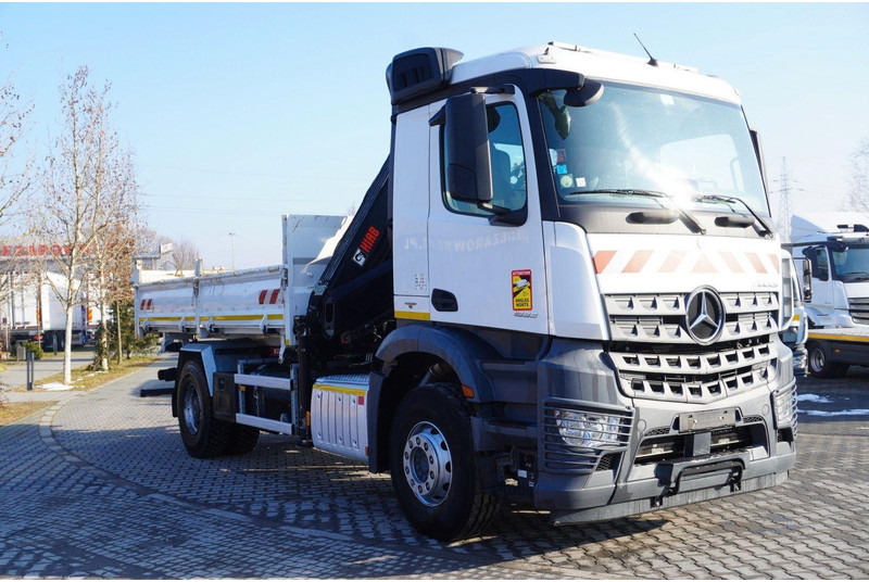 Mercedes-Benz Arocs 1833 3-Way Tipper Crane HIAB X-DUO 128 B - Tipper, Crane truck: picture 5 Mercedes-Benz Arocs 1833 3-Way Tipper Crane HIAB X-DUO 128 B - Tipper, Crane truck: picture 5