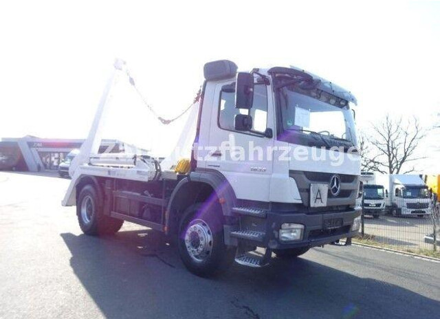 Mercedes-Benz Axor 1833 - Skip loader truck: picture 4 Mercedes-Benz Axor 1833 - Skip loader truck: picture 4
