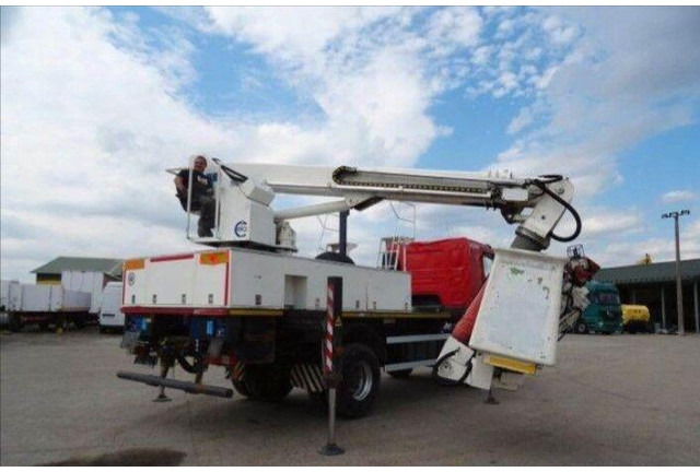 Renault KERAX 410.19 4x4 Emelőkosaras Cela 17m - Truck mounted aerial platform: picture 5 Renault KERAX 410.19 4x4 Emelőkosaras Cela 17m - Truck mounted aerial platform: picture 5