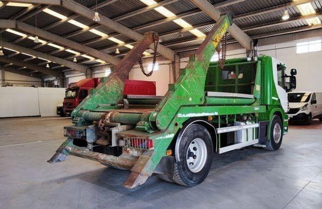 Scania P360 - Skip loader truck: picture 4 Scania P360 - Skip loader truck: picture 4