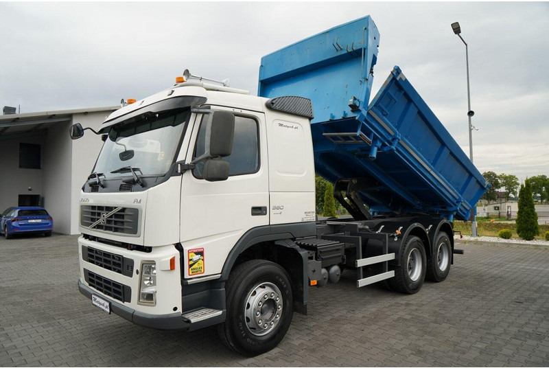 Volvo FM 360 / 6x4 / WYWROTKA DWUSTRONNA / HYDROBURTA / MANUAL / SPROW - Tipper: picture 2 Volvo FM 360 / 6x4 / WYWROTKA DWUSTRONNA / HYDROBURTA / MANUAL / SPROW - Tipper: picture 2