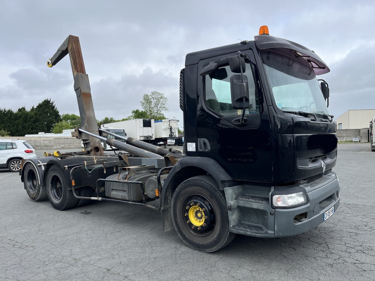 RENAULT PREMIUM 370 6X2 - Hook lift truck: picture 2 RENAULT PREMIUM 370 6X2 - Hook lift truck: picture 2