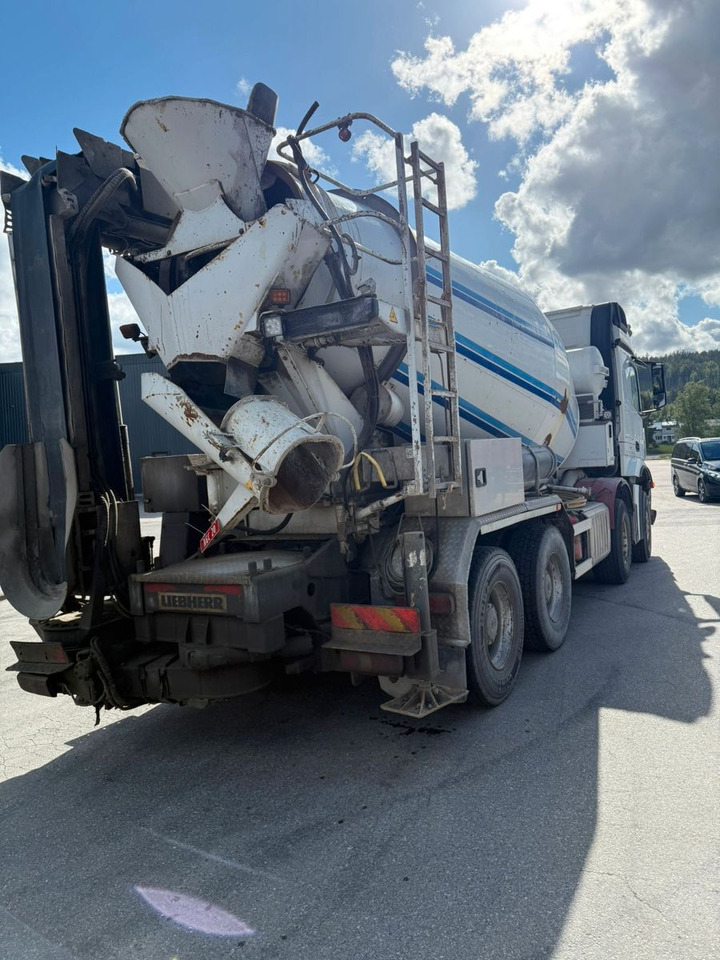 Mercedes-Benz 3251 / 9 m3 mixer + Liebher 12+4 - Concrete mixer truck: picture 4 Mercedes-Benz 3251 / 9 m3 mixer + Liebher 12+4 - Concrete mixer truck: picture 4