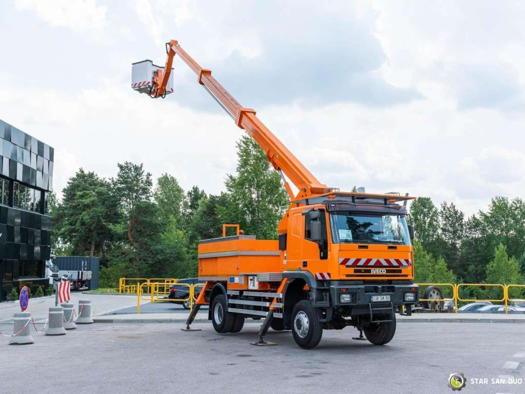 Iveco CURSOR 240 4x4 RUTHMANN T225 22,5 Meters Lift - Truck mounted aerial platform: picture 3 Iveco CURSOR 240 4x4 RUTHMANN T225 22,5 Meters Lift - Truck mounted aerial platform: picture 3