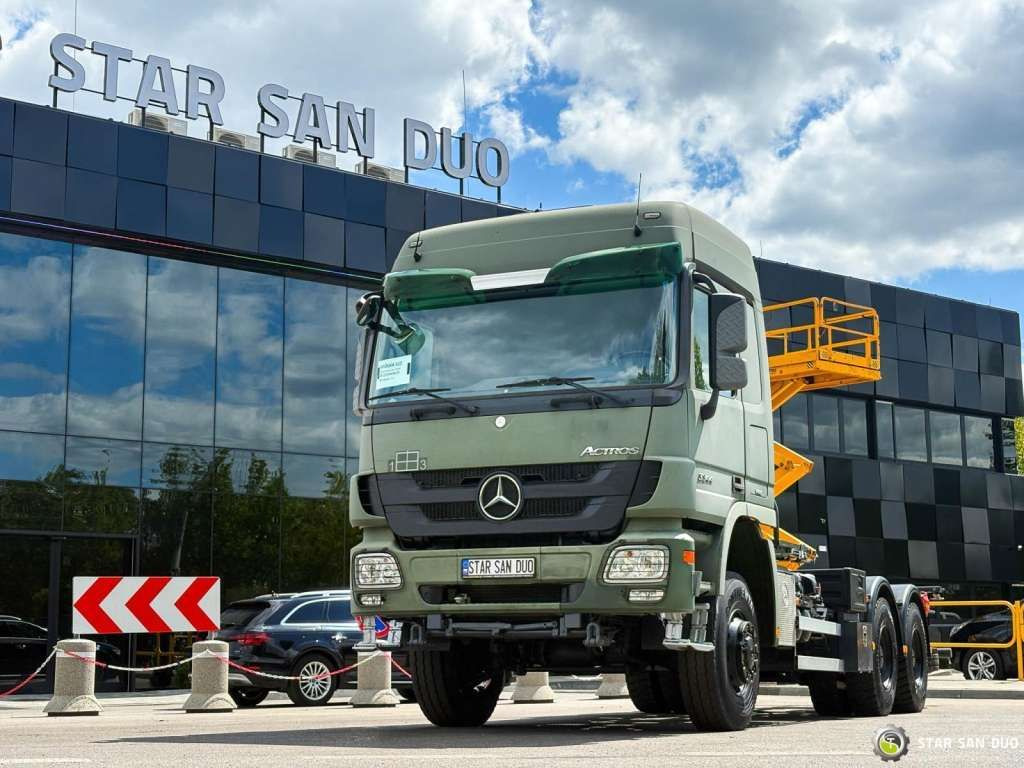 Mercedes-Benz ACTROS 3344 6x6 System Twist Lock - Cab chassis truck: picture 1 Mercedes-Benz ACTROS 3344 6x6 System Twist Lock - Cab chassis truck: picture 1
