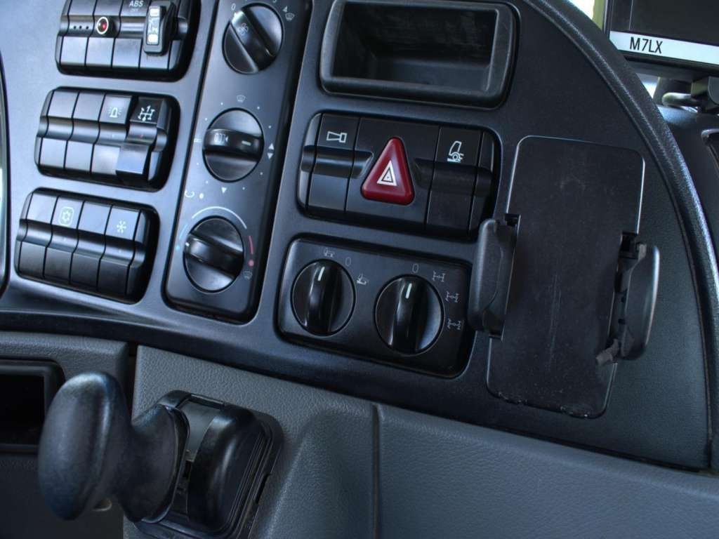 Crane truck Mercedes-Benz  ACTROS 3346 6x6 HIAB 244EP-4 Crane Kipper: picture 17