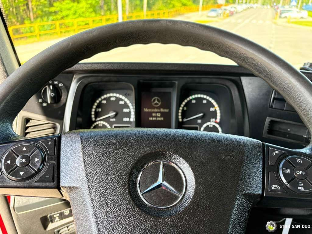 Tipper Mercedes-Benz  AROCS 3345 6x6 HMF 3220 Winch Crane Tipper: picture 26