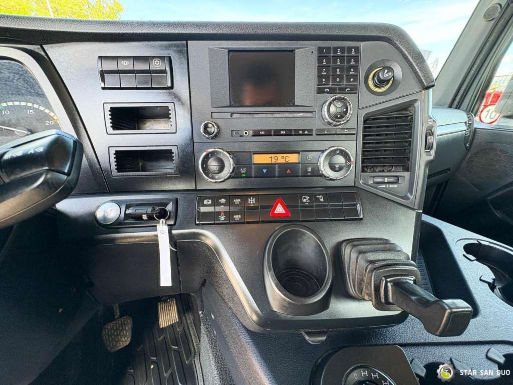 Tipper Mercedes-Benz  AROCS 3345 6x6 HMF 3220 Winch Crane Tipper: picture 16