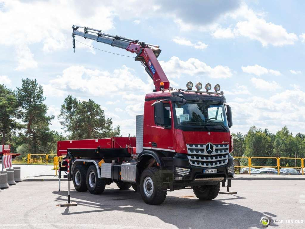 Mercedes-Benz AROCS 3345 6x6 HMF 3220 Winch Crane Tipper - Tipper: picture 2 Mercedes-Benz AROCS 3345 6x6 HMF 3220 Winch Crane Tipper - Tipper: picture 2