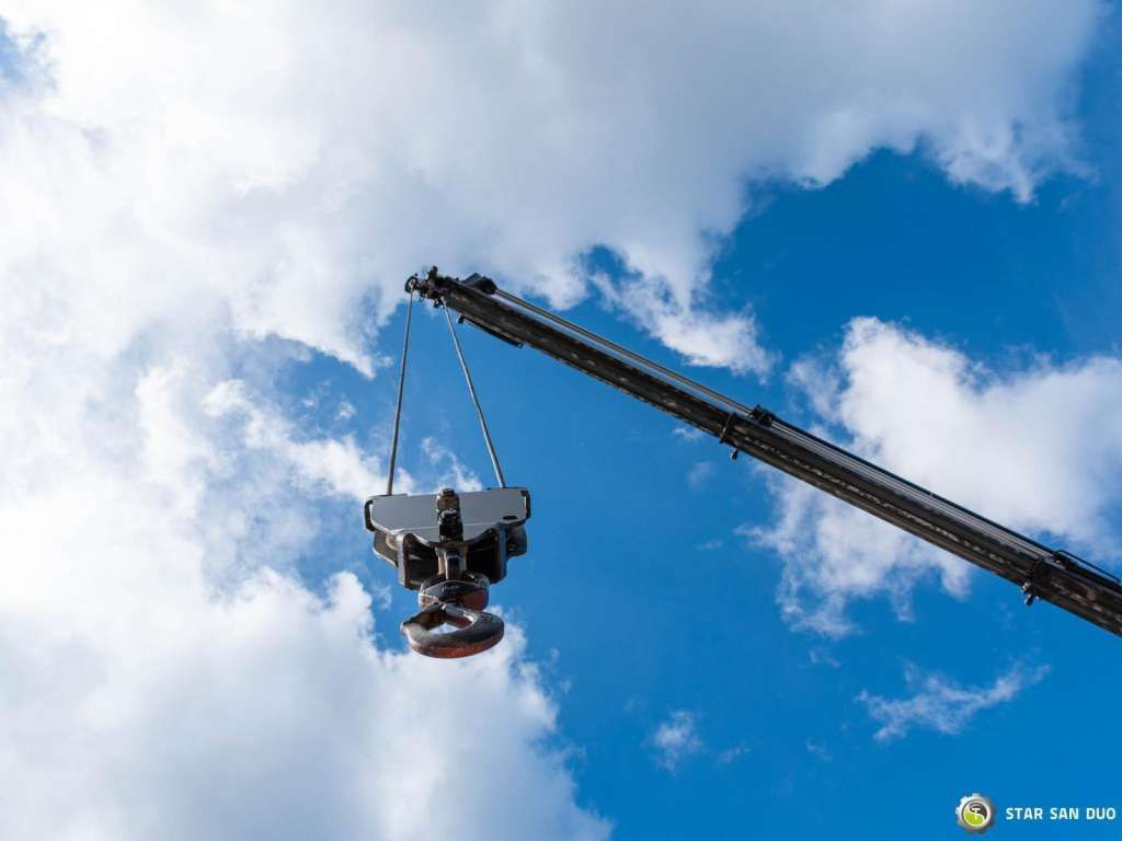 Tipper Mercedes-Benz  AROCS 3345 6x6 HMF 3220 Winch Crane Tipper: picture 21