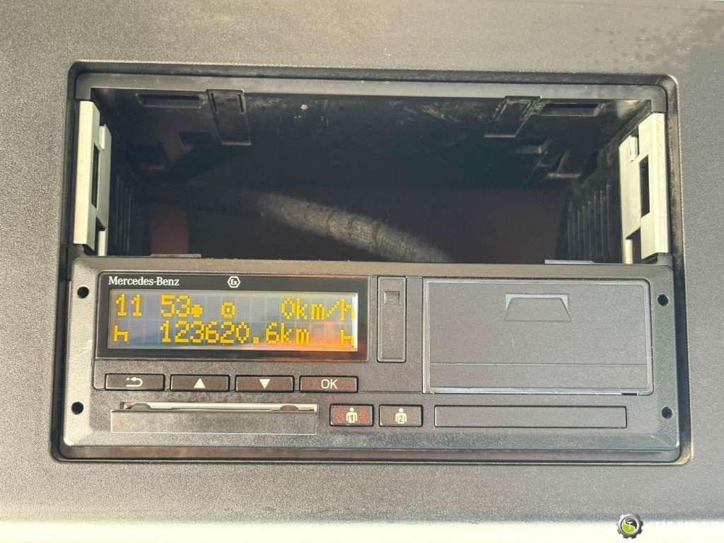 Tipper Mercedes-Benz  AROCS 3345 6x6 HMF 3220 Winch Crane Tipper: picture 14