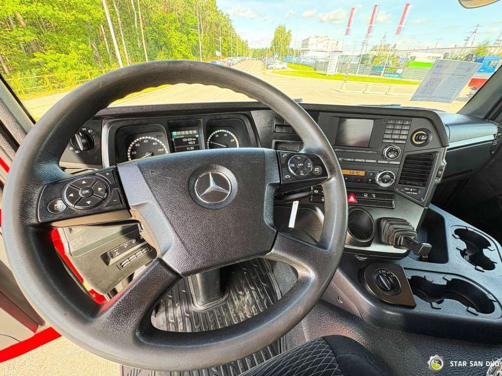 Tipper Mercedes-Benz  AROCS 3345 6x6 HMF 3220 Winch Crane Tipper: picture 29