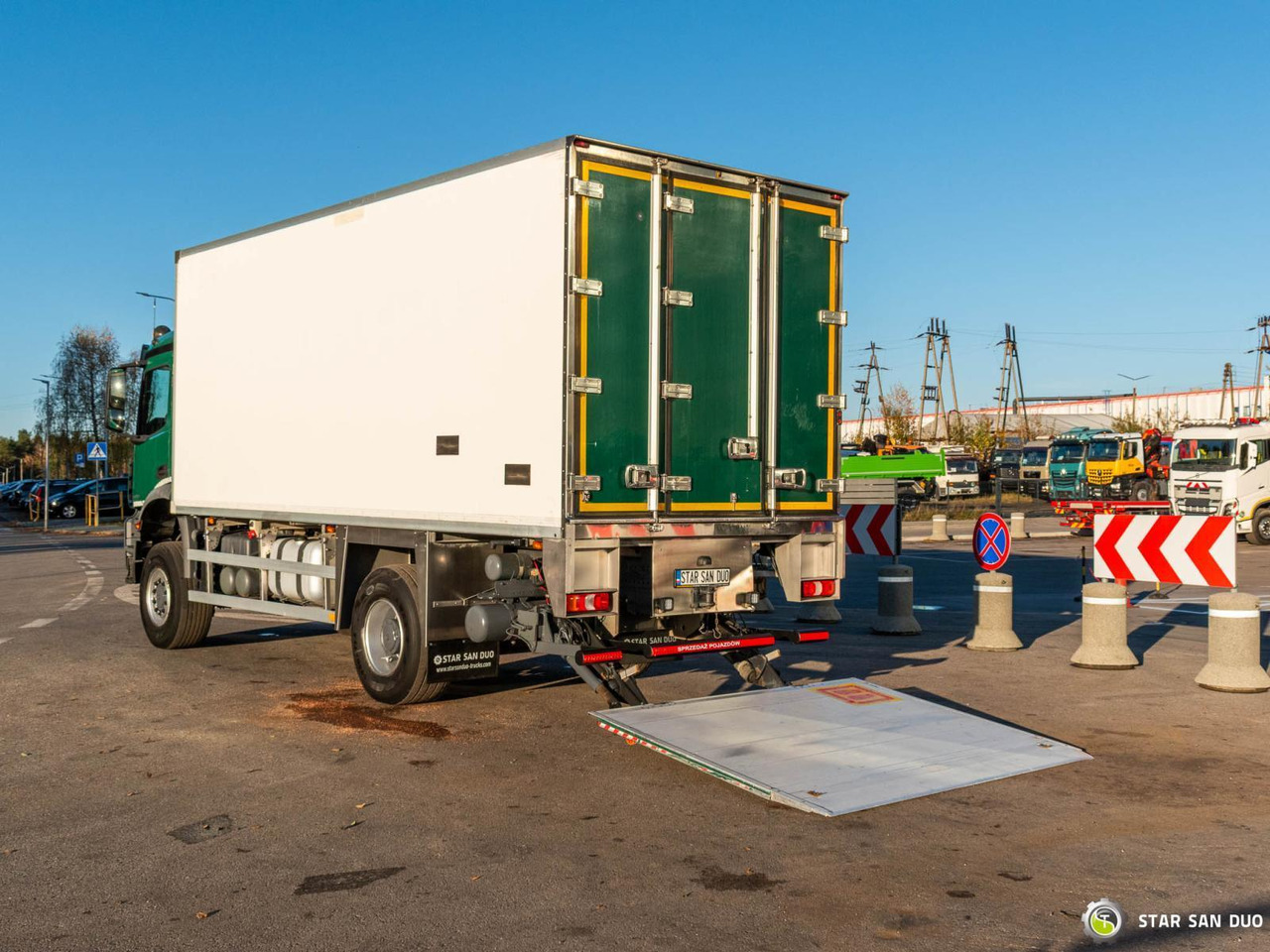 Cab chassis truck : picture 12