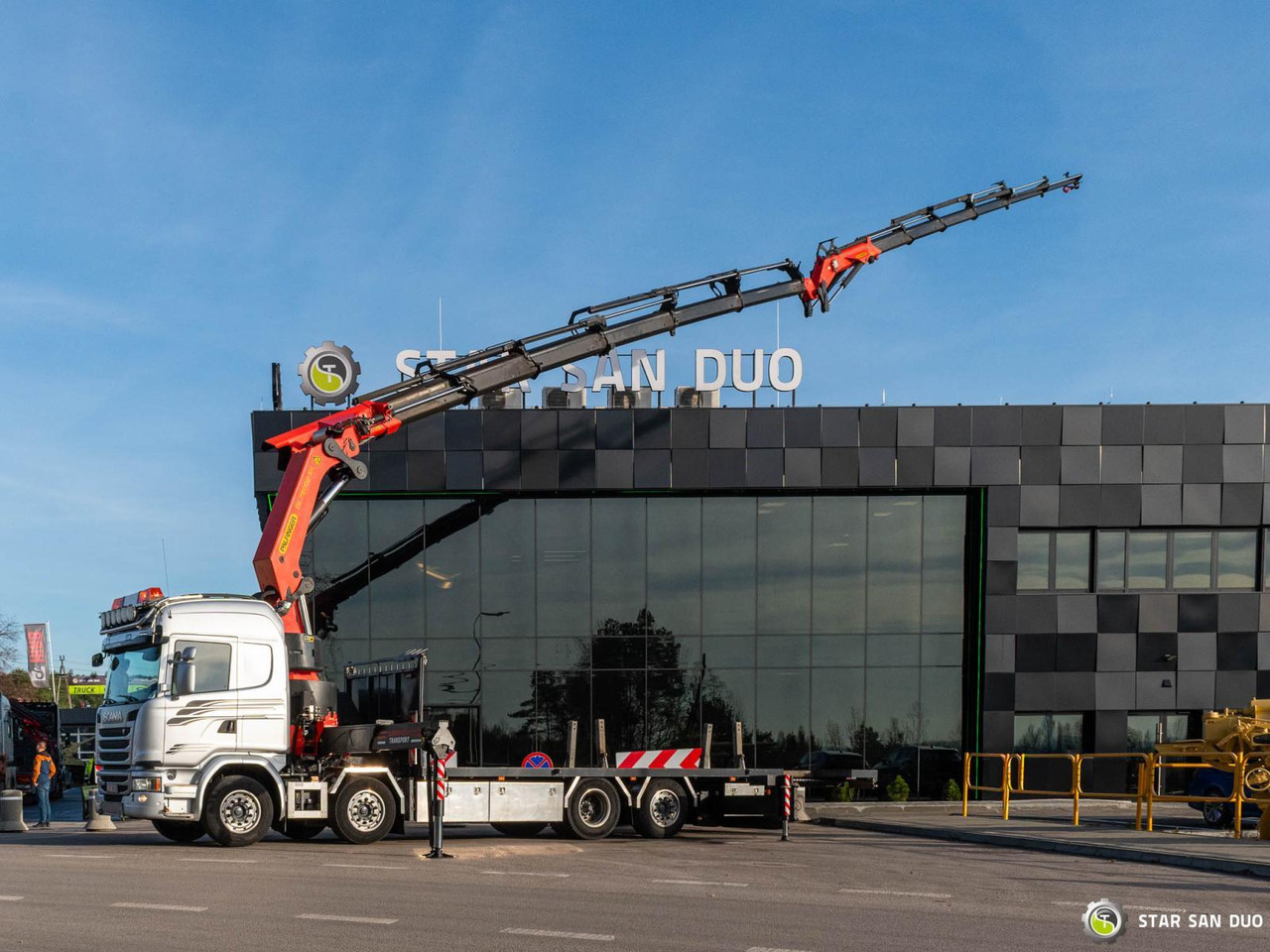 - Crane truck: picture 4 - Crane truck: picture 4