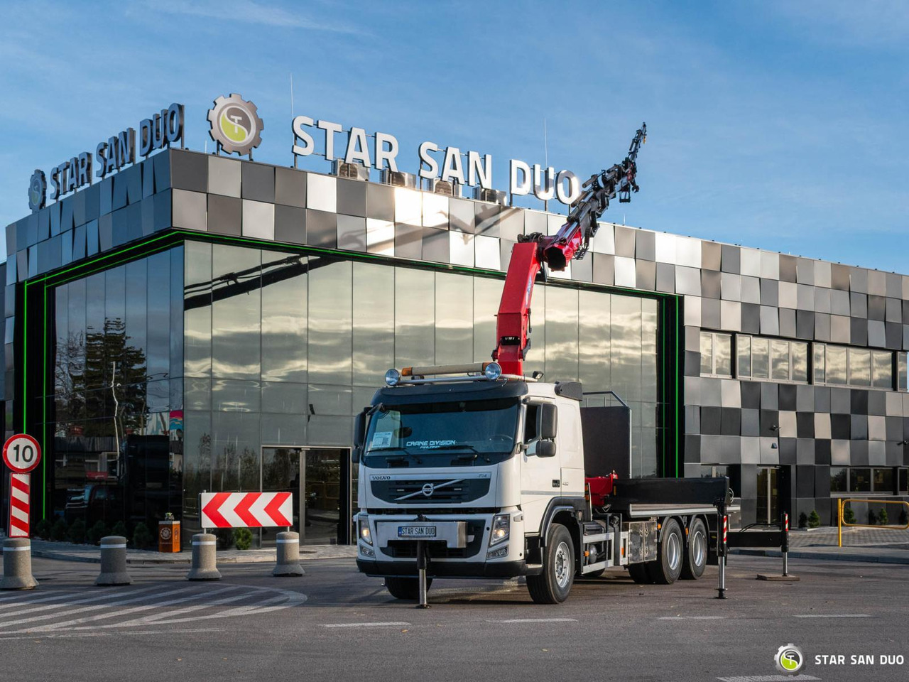 - Crane truck: picture 2 - Crane truck: picture 2