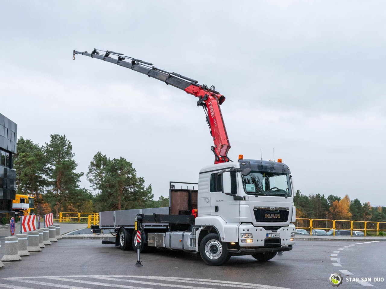 - Crane truck: picture 4 - Crane truck: picture 4