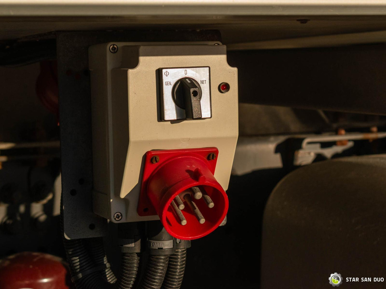 Cab chassis truck : picture 27