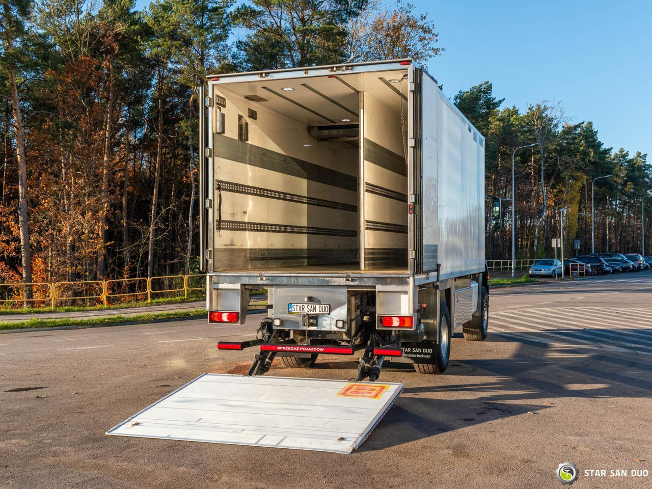 Cab chassis truck : picture 7