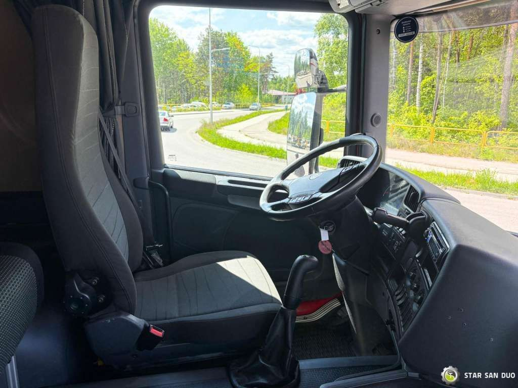 Scania  D 320 FIRE BRIGADE Tank 12,000 Litres - Truck: picture 3 Scania  D 320 FIRE BRIGADE Tank 12,000 Litres - Truck: picture 3