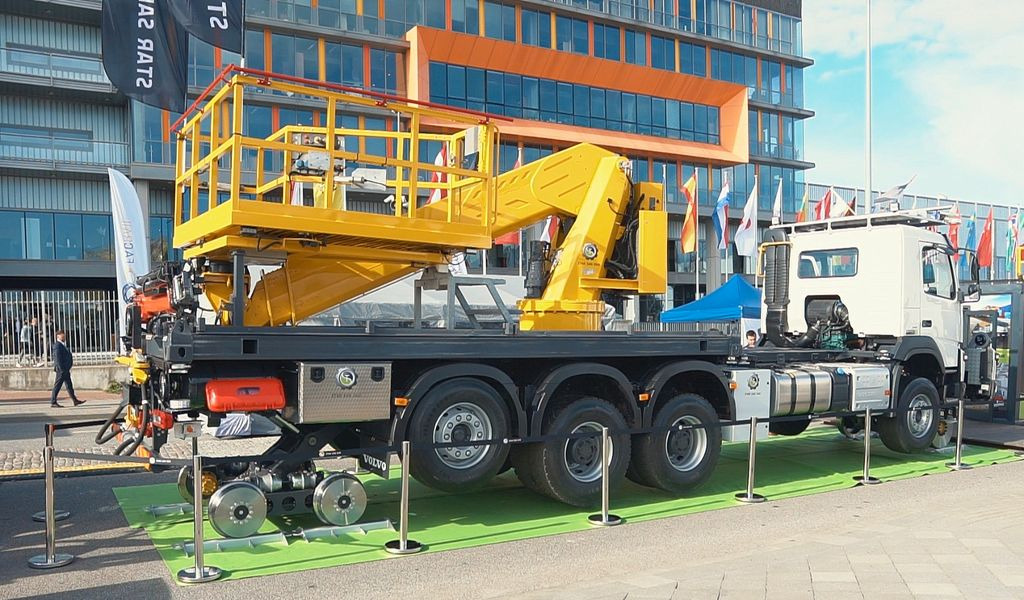 Volvo NEW FMX 8x4 RAIL ROAD SCHIENEN TWO WAY - Container transporter/ Swap body truck, Crane truck: picture 2 Volvo NEW FMX 8x4 RAIL ROAD SCHIENEN TWO WAY - Container transporter/ Swap body truck, Crane truck: picture 2