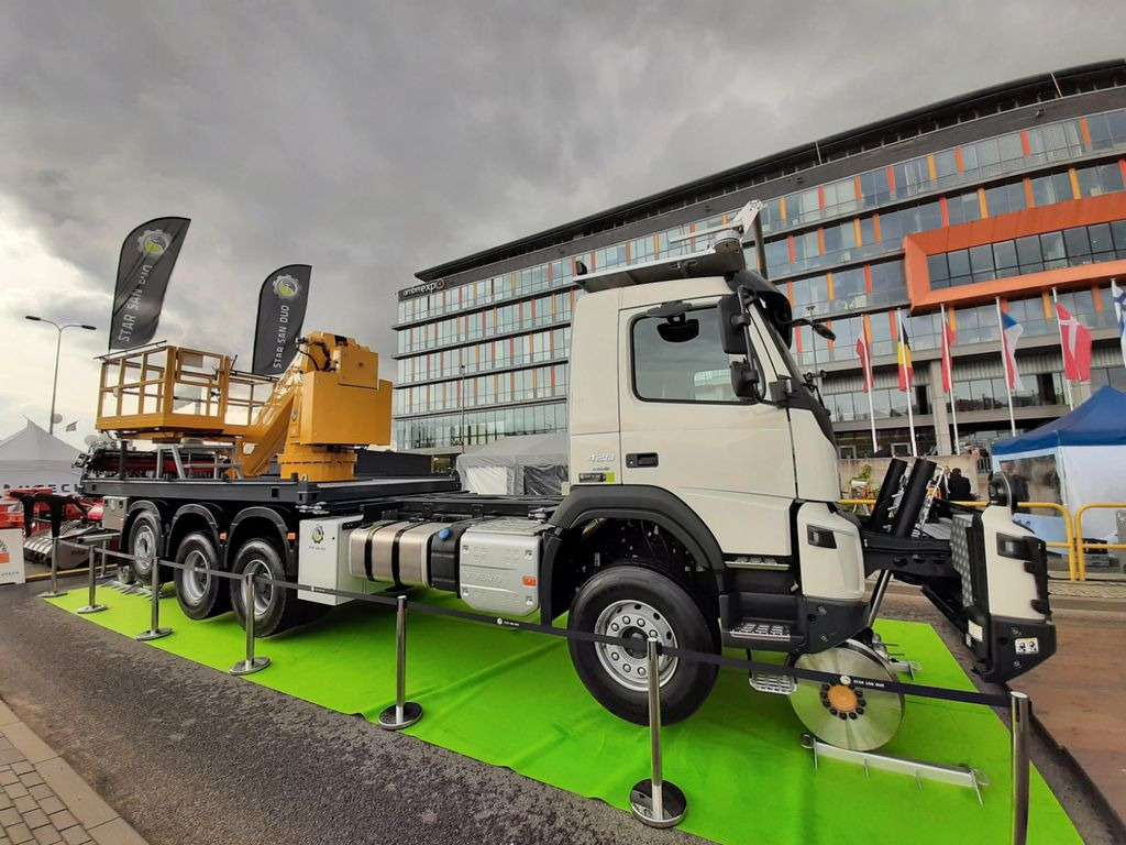 Container transporter/ Swap body truck, Crane truck Volvo NEW FMX 8x4 RAIL ROAD SCHIENEN TWO WAY: picture 20