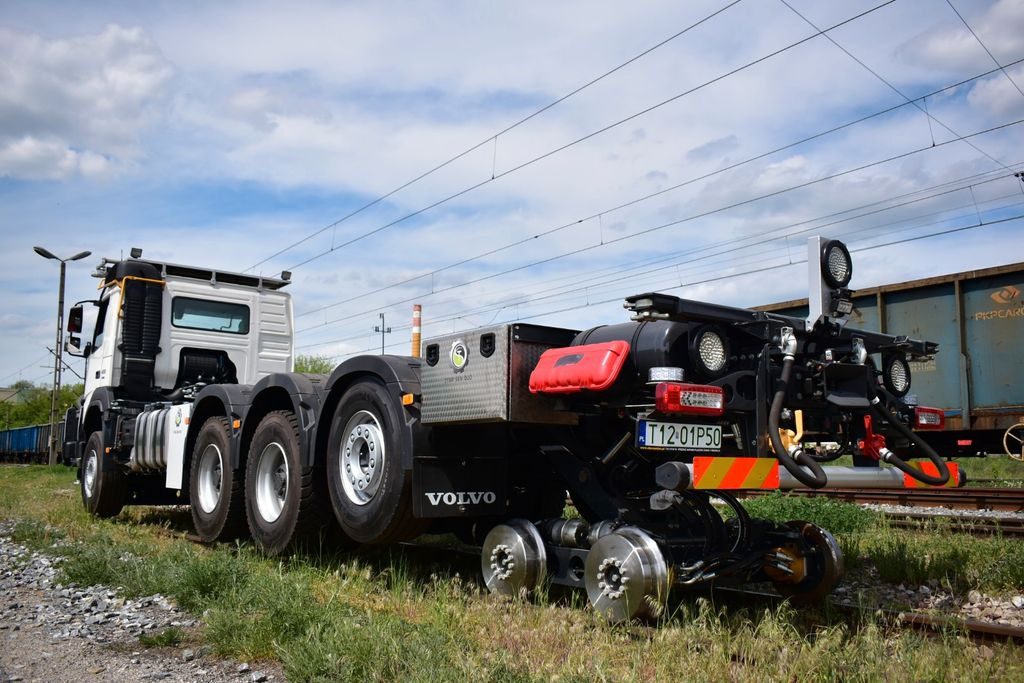 Container transporter/ Swap body truck, Crane truck Volvo NEW FMX 8x4 RAIL ROAD SCHIENEN TWO WAY: picture 18