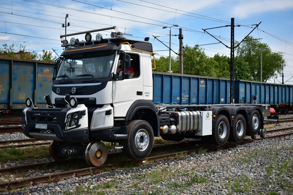 Volvo NEW FMX 8x4 RAIL ROAD SCHIENEN TWO WAY - Container transporter/ Swap body truck, Crane truck: picture 4 Volvo NEW FMX 8x4 RAIL ROAD SCHIENEN TWO WAY - Container transporter/ Swap body truck, Crane truck: picture 4