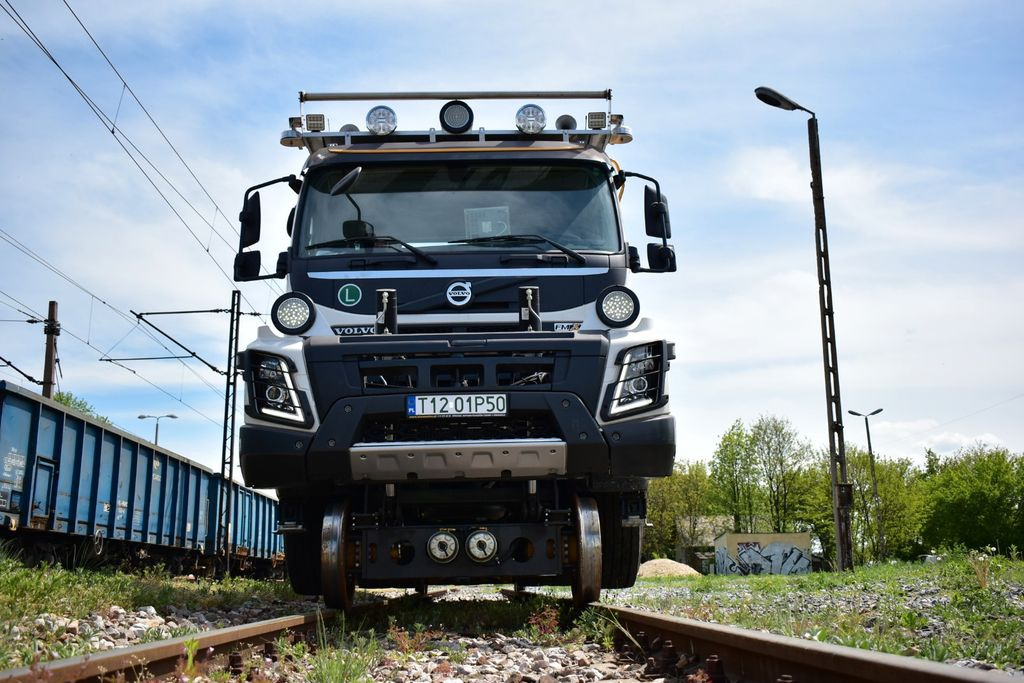 Container transporter/ Swap body truck, Crane truck Volvo NEW FMX 8x4 RAIL ROAD SCHIENEN TWO WAY: picture 10