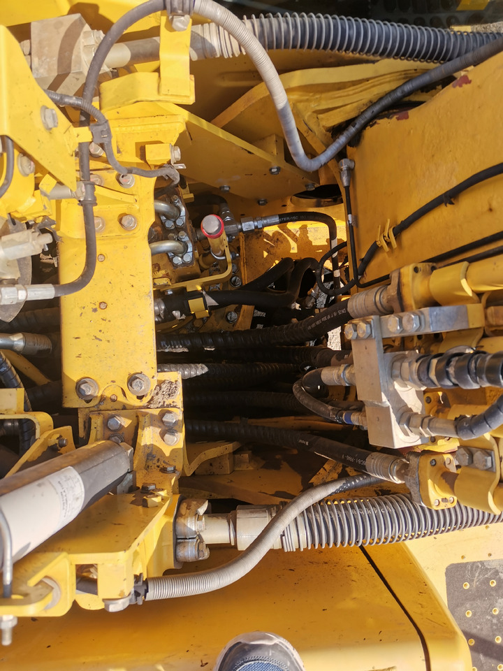 Excavator KOMATSU PC240: picture 10